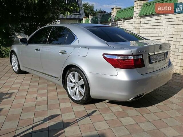 Серый Лексус ЛС, объемом двигателя 5 л и пробегом 280 тыс. км за 17999 $, фото 10 на Automoto.ua