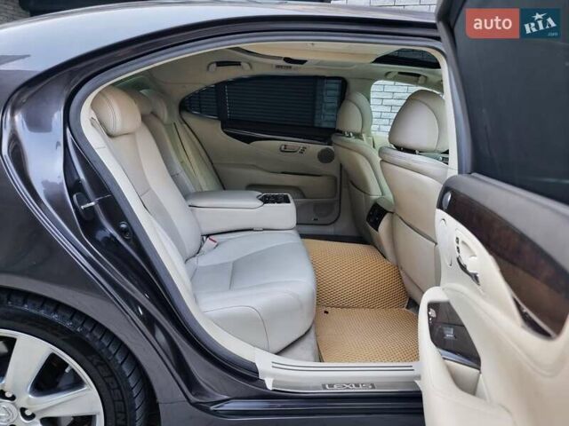 Серый Лексус ЛС, объемом двигателя 4.97 л и пробегом 237 тыс. км за 16999 $, фото 81 на Automoto.ua