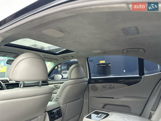 Серый Лексус ЛС, объемом двигателя 4.6 л и пробегом 323 тыс. км за 10400 $, фото 17 на Automoto.ua