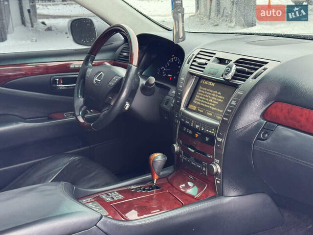 Серый Лексус ЛС, объемом двигателя 4.61 л и пробегом 240 тыс. км за 8500 $, фото 60 на Automoto.ua