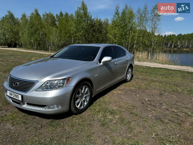 Серый Лексус ЛС, объемом двигателя 4.61 л и пробегом 166 тыс. км за 12500 $, фото 2 на Automoto.ua