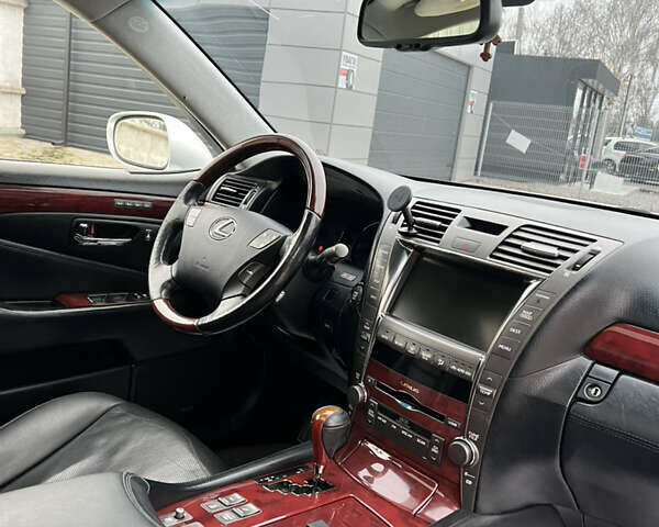 Сірий Лексус ЛС, об'ємом двигуна 4.6 л та пробігом 229 тис. км за 12700 $, фото 25 на Automoto.ua