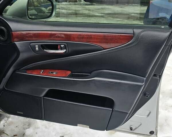 Серый Лексус ЛС, объемом двигателя 4.61 л и пробегом 180 тыс. км за 5000 $, фото 18 на Automoto.ua