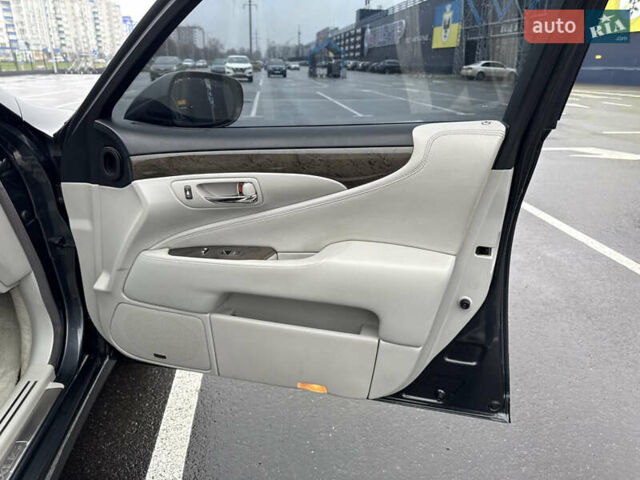 Серый Лексус ЛС, объемом двигателя 4.6 л и пробегом 323 тыс. км за 10400 $, фото 23 на Automoto.ua