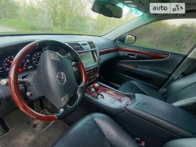 Серый Лексус ЛС, объемом двигателя 5 л и пробегом 380 тыс. км за 13900 $, фото 7 на Automoto.ua