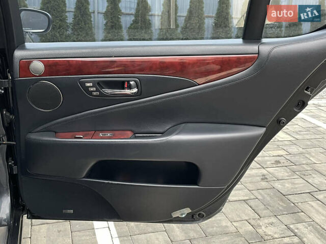 Серый Лексус ЛС, объемом двигателя 4.6 л и пробегом 195 тыс. км за 9950 $, фото 36 на Automoto.ua