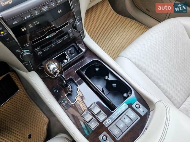 Серый Лексус ЛС, объемом двигателя 4.97 л и пробегом 237 тыс. км за 16999 $, фото 42 на Automoto.ua