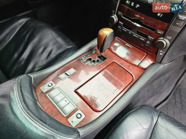 Серый Лексус ЛС, объемом двигателя 4.61 л и пробегом 290 тыс. км за 9000 $, фото 10 на Automoto.ua