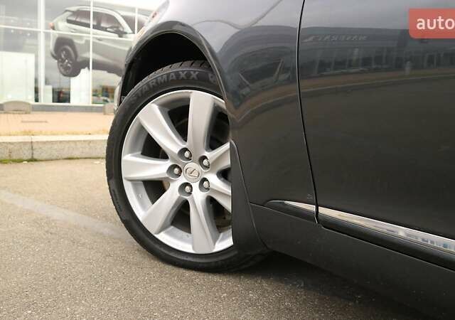Серый Лексус ЛС, объемом двигателя 5 л и пробегом 164 тыс. км за 11971 $, фото 26 на Automoto.ua