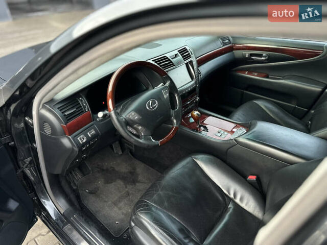 Серый Лексус ЛС, объемом двигателя 4.99 л и пробегом 220 тыс. км за 7000 $, фото 9 на Automoto.ua