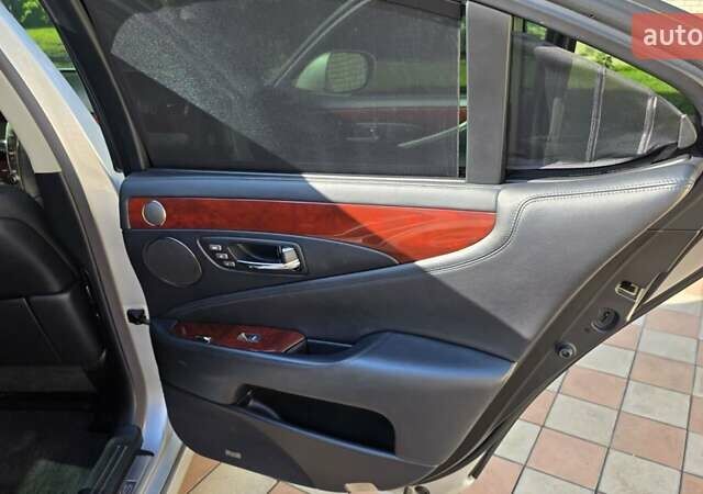 Серый Лексус ЛС, объемом двигателя 5 л и пробегом 280 тыс. км за 17999 $, фото 8 на Automoto.ua