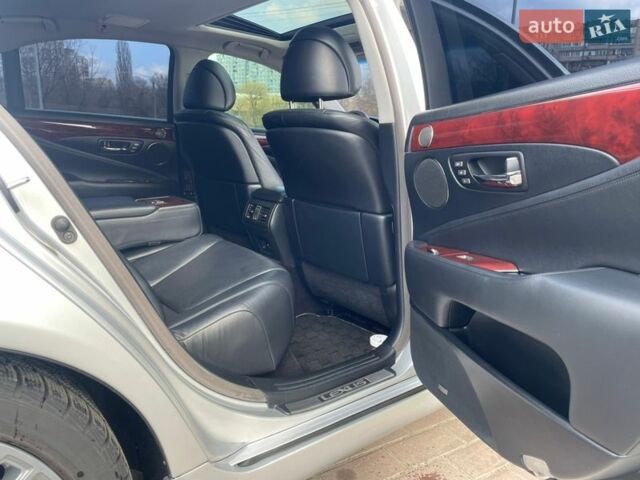 Серый Лексус ЛС, объемом двигателя 4.61 л и пробегом 200 тыс. км за 12500 $, фото 21 на Automoto.ua