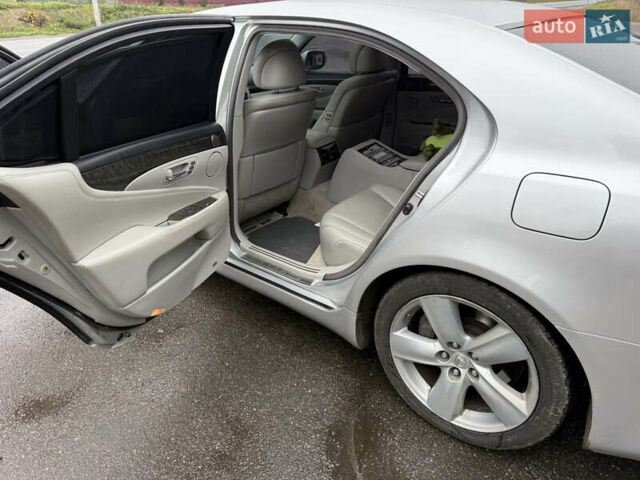 Серый Лексус ЛС, объемом двигателя 4.61 л и пробегом 216 тыс. км за 12800 $, фото 42 на Automoto.ua