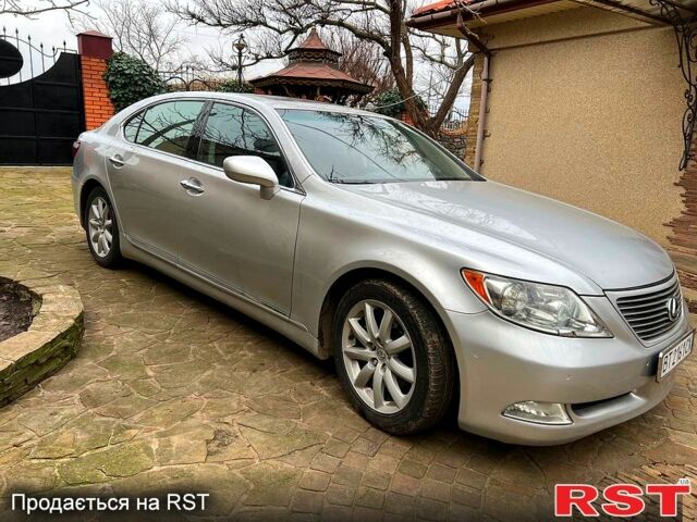 Серый Лексус ЛС, объемом двигателя 4.6 л и пробегом 241 тыс. км за 12000 $, фото 1 на Automoto.ua