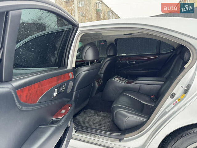 Серый Лексус ЛС, объемом двигателя 4.61 л и пробегом 240 тыс. км за 8500 $, фото 42 на Automoto.ua