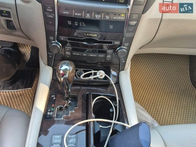 Серый Лексус ЛС, объемом двигателя 5 л и пробегом 280 тыс. км за 15999 $, фото 7 на Automoto.ua