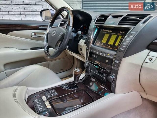 Серый Лексус ЛС, объемом двигателя 4.97 л и пробегом 237 тыс. км за 16999 $, фото 76 на Automoto.ua