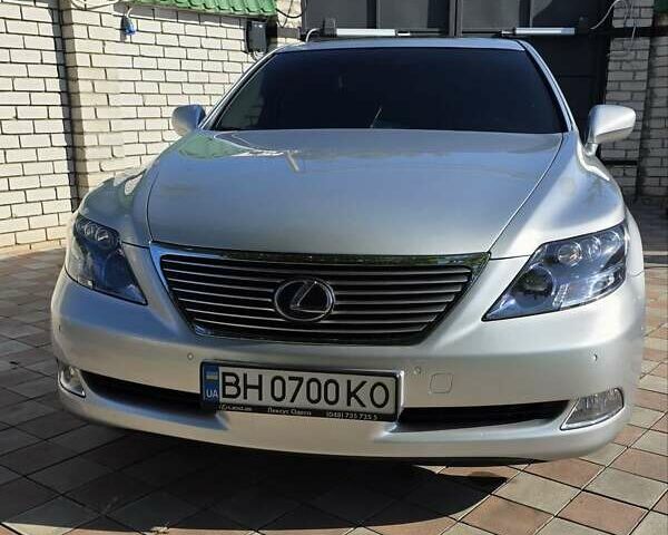 Серый Лексус ЛС, объемом двигателя 5 л и пробегом 280 тыс. км за 17999 $, фото 6 на Automoto.ua