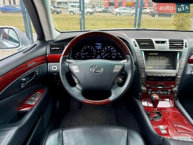 Серый Лексус ЛС, объемом двигателя 4.61 л и пробегом 275 тыс. км за 11500 $, фото 42 на Automoto.ua
