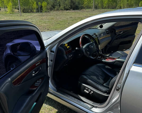 Серый Лексус ЛС, объемом двигателя 4.61 л и пробегом 166 тыс. км за 12500 $, фото 18 на Automoto.ua