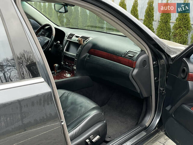 Серый Лексус ЛС, объемом двигателя 4.6 л и пробегом 195 тыс. км за 9950 $, фото 27 на Automoto.ua