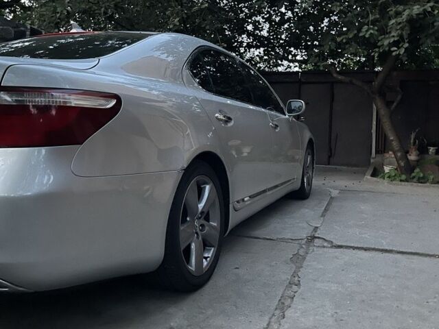 Серый Лексус ЛС, объемом двигателя 4.6 л и пробегом 190 тыс. км за 10499 $, фото 5 на Automoto.ua