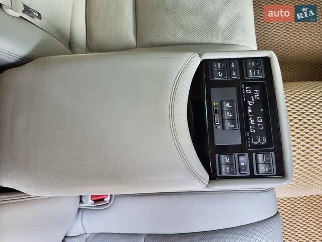 Серый Лексус ЛС, объемом двигателя 4.97 л и пробегом 237 тыс. км за 16999 $, фото 82 на Automoto.ua