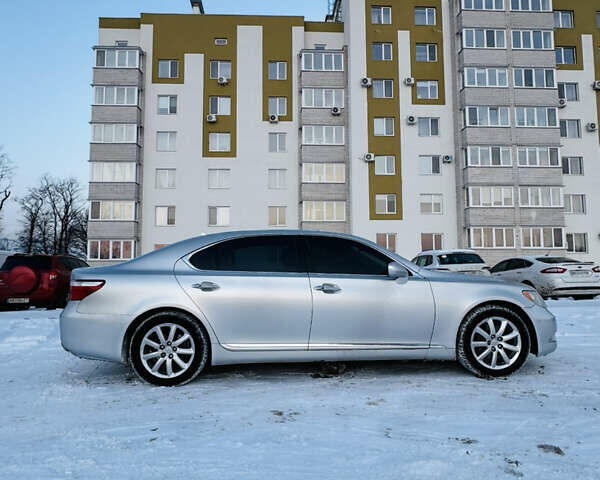 Серый Лексус ЛС, объемом двигателя 4.61 л и пробегом 264 тыс. км за 9000 $, фото 7 на Automoto.ua