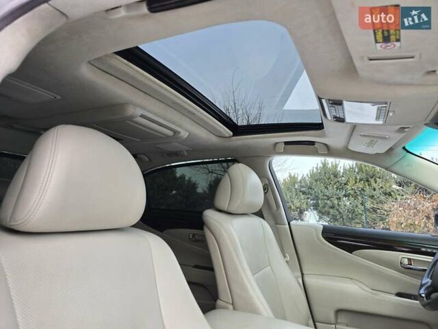 Сірий Лексус ЛС, об'ємом двигуна 5 л та пробігом 237 тис. км за 15499 $, фото 59 на Automoto.ua