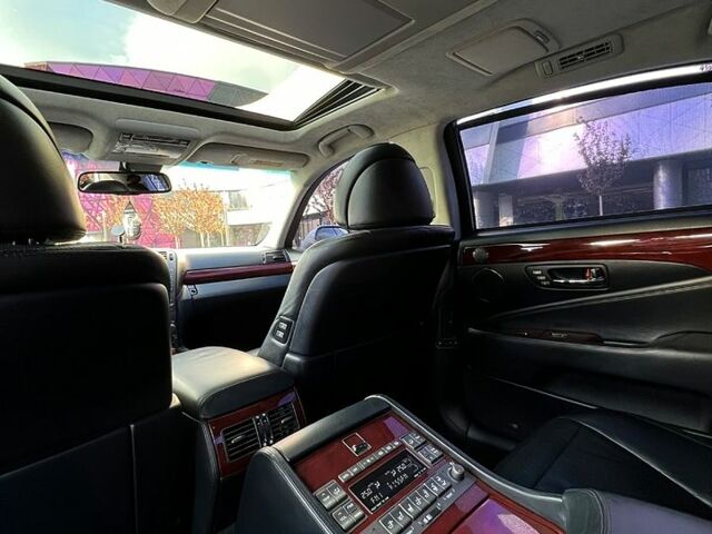 Серый Лексус ЛС, объемом двигателя 4.6 л и пробегом 220 тыс. км за 11000 $, фото 7 на Automoto.ua