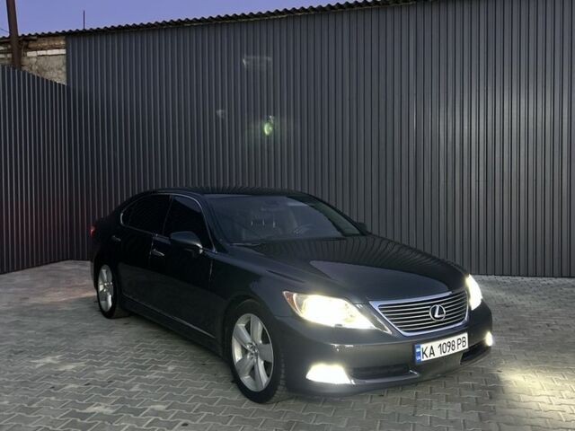 Серый Лексус ЛС, объемом двигателя 4.6 л и пробегом 183 тыс. км за 10999 $, фото 2 на Automoto.ua