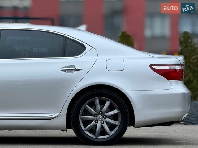 Серый Лексус ЛС, объемом двигателя 4.61 л и пробегом 275 тыс. км за 11500 $, фото 8 на Automoto.ua