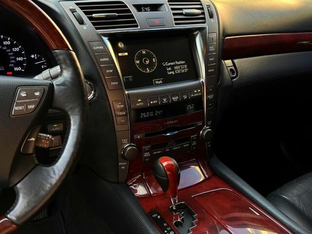 Сірий Лексус ЛС, об'ємом двигуна 4.6 л та пробігом 220 тис. км за 11000 $, фото 9 на Automoto.ua