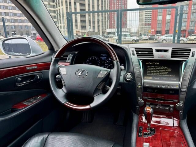 Сірий Лексус ЛС, об'ємом двигуна 4.6 л та пробігом 275 тис. км за 11500 $, фото 18 на Automoto.ua