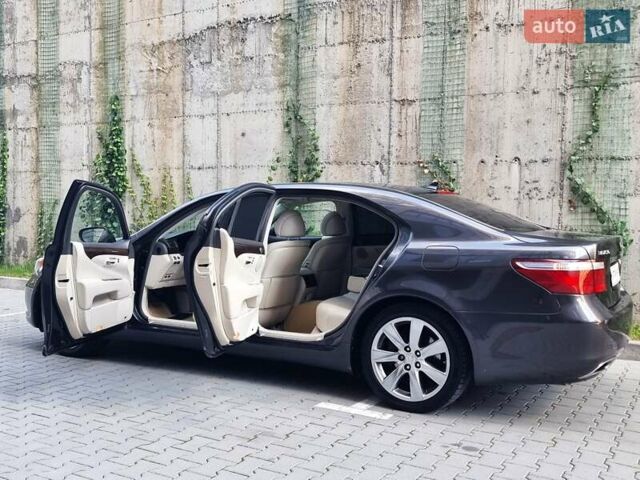 Серый Лексус ЛС, объемом двигателя 4.97 л и пробегом 237 тыс. км за 16999 $, фото 97 на Automoto.ua