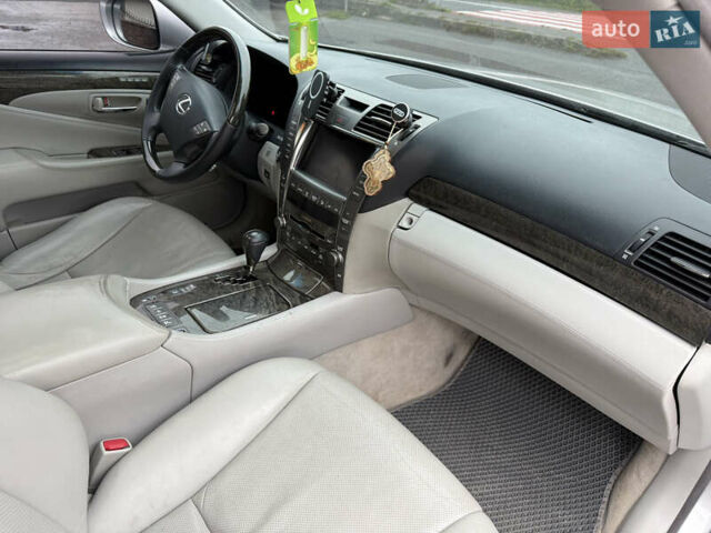 Серый Лексус ЛС, объемом двигателя 4.61 л и пробегом 216 тыс. км за 12800 $, фото 48 на Automoto.ua