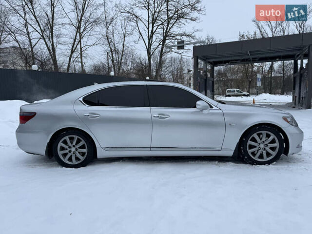 Серый Лексус ЛС, объемом двигателя 4.61 л и пробегом 240 тыс. км за 8500 $, фото 30 на Automoto.ua