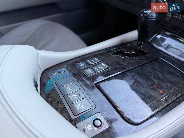 Сірий Лексус ЛС, об'ємом двигуна 4.61 л та пробігом 323 тис. км за 12500 $, фото 15 на Automoto.ua