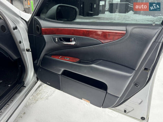 Серый Лексус ЛС, объемом двигателя 4.61 л и пробегом 240 тыс. км за 8500 $, фото 58 на Automoto.ua