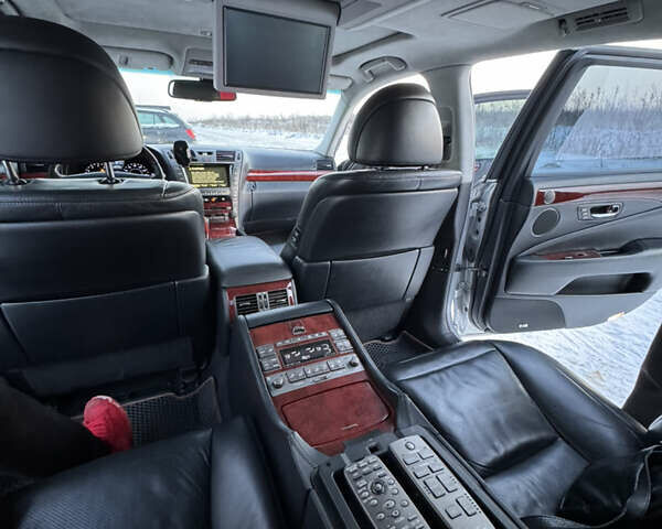 Серый Лексус ЛС, объемом двигателя 4.61 л и пробегом 264 тыс. км за 9000 $, фото 25 на Automoto.ua