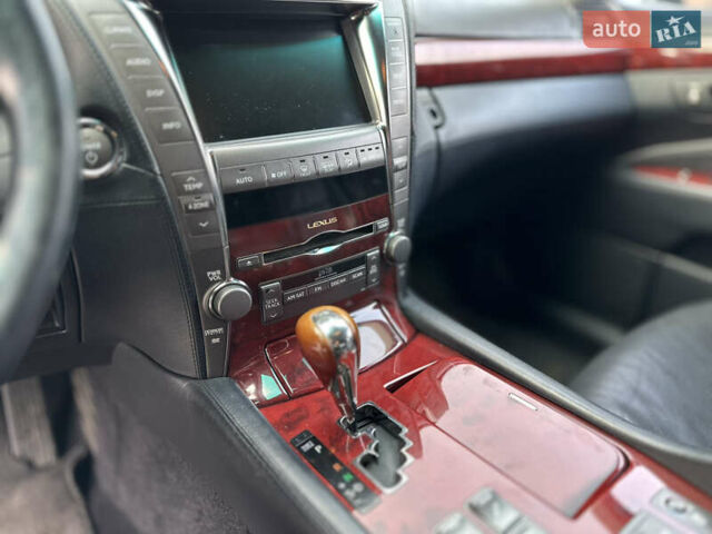 Серый Лексус ЛС, объемом двигателя 4.99 л и пробегом 220 тыс. км за 7000 $, фото 14 на Automoto.ua