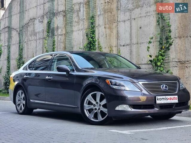 Серый Лексус ЛС, объемом двигателя 4.97 л и пробегом 237 тыс. км за 16999 $, фото 7 на Automoto.ua