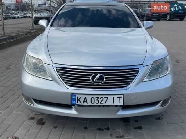 Серый Лексус ЛС, объемом двигателя 4.61 л и пробегом 200 тыс. км за 12500 $, фото 2 на Automoto.ua