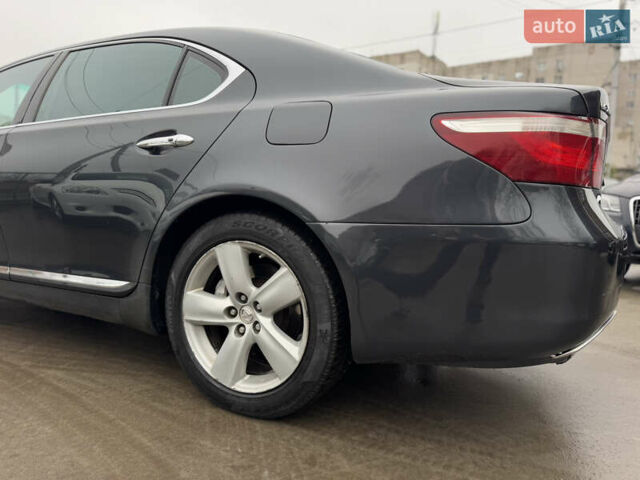 Серый Лексус ЛС, объемом двигателя 4.61 л и пробегом 275 тыс. км за 8999 $, фото 13 на Automoto.ua