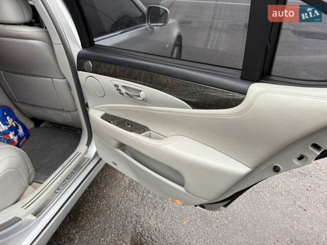 Серый Лексус ЛС, объемом двигателя 4.61 л и пробегом 216 тыс. км за 12800 $, фото 53 на Automoto.ua