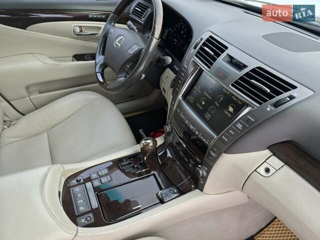 Сірий Лексус ЛС, об'ємом двигуна 5 л та пробігом 237 тис. км за 15499 $, фото 58 на Automoto.ua