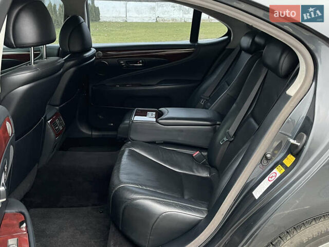 Серый Лексус ЛС, объемом двигателя 4.6 л и пробегом 195 тыс. км за 9950 $, фото 31 на Automoto.ua