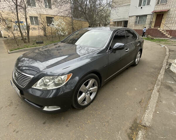 Серый Лексус ЛС, объемом двигателя 4.61 л и пробегом 293 тыс. км за 11500 $, фото 4 на Automoto.ua