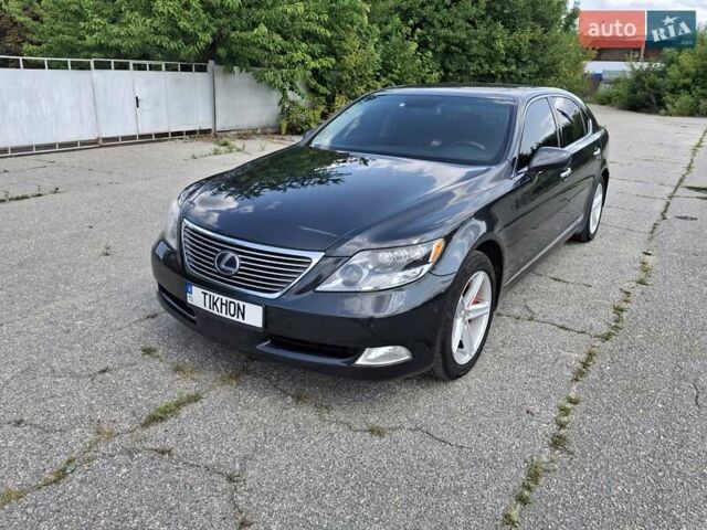 Серый Лексус ЛС, объемом двигателя 5 л и пробегом 380 тыс. км за 13900 $, фото 3 на Automoto.ua