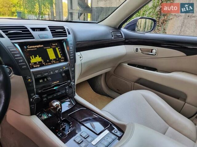 Серый Лексус ЛС, объемом двигателя 4.97 л и пробегом 237 тыс. км за 16999 $, фото 47 на Automoto.ua